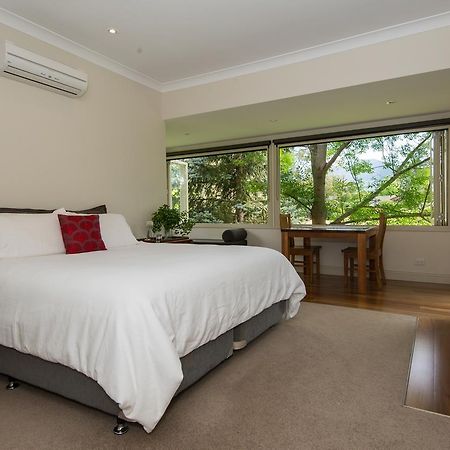 Hollyhock Bed & Breakfast Macedon Exterior photo