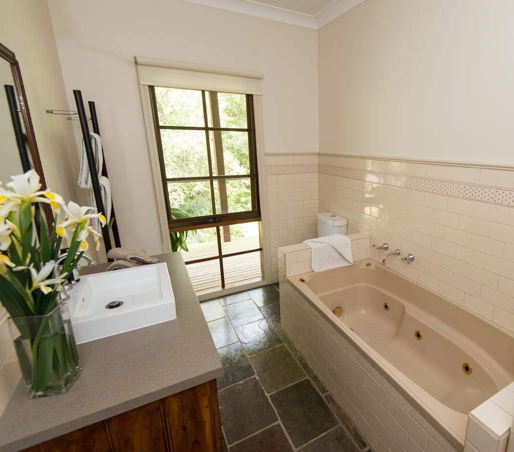 Hollyhock Bed & Breakfast Macedon Exterior photo
