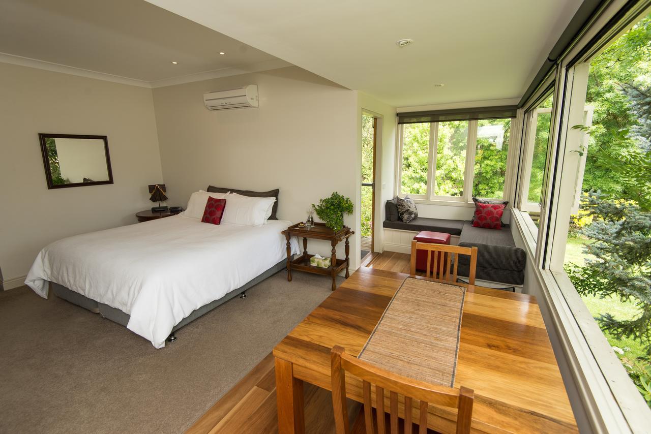 Hollyhock Bed & Breakfast Macedon Exterior photo